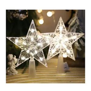 Detailansicht transparenter Christbaumspitzen mit warmweißen LED-Lichtern für Weihnachten