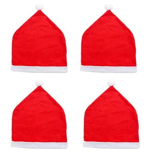 Set van 4 rode non-woven kerststoelhoezen in de vorm van een kerstmuts voor de tafel.