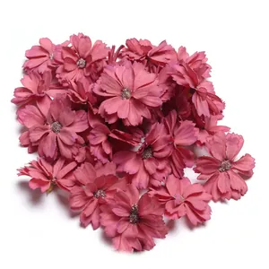 Bündel rosa künstlicher Seidengänseblümchen für DIY-Hochzeits- und Basteldekorationen