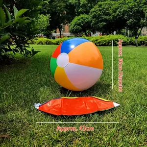 Detailansicht eines aufblasbaren Strandballs mit Größenangaben von 43 cm und 36 cm