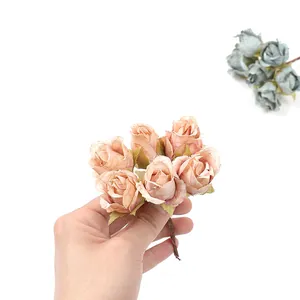 Dettaglio di bouquet di rose finte vintage color pesca per decorazioni nuziali fai da te