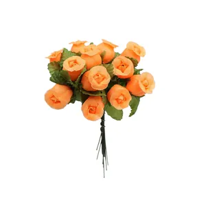 Detailansicht von 12 künstlichen orangefarbenen Seidenrosen für die Hochzeitsdeko