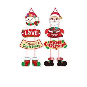 Vista detallada de adornos navideños de papel para puerta con Papá Noel y un muñeco