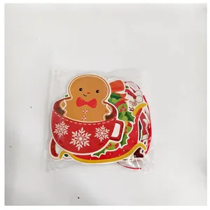 Surtido de decoraciones navideñas de papel para puertas en un empaque de plástico