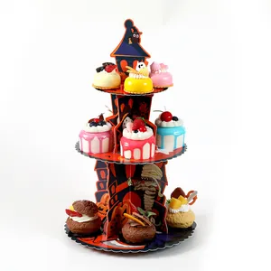Detaillierte Ansicht eines 3-stöckigen Halloween-Cupcake-Ständers aus Pappe für Partys