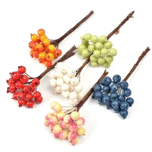 Racimos de bayas de Navidad artificiales de colores para coronas DIY y manualidades