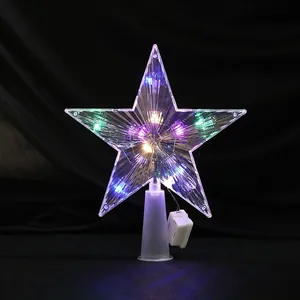 Nahaufnahme der leuchtenden LED-Weihnachtsstern-Baumkrone aus klarem Kunststoff