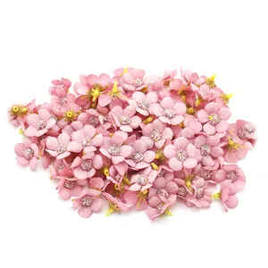 Set di mini teste di margherite di seta rosa da 2 cm per decorazioni e artigianato