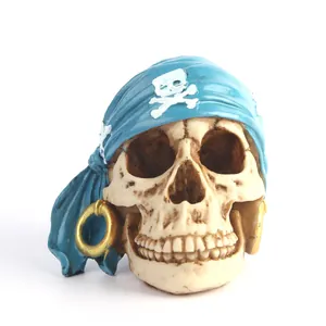 Realistic Pirate Skull Figurine Creative Resin Sailor Skeleton Head With Blue Bandana Golden Earring Halloween Decor Ornament