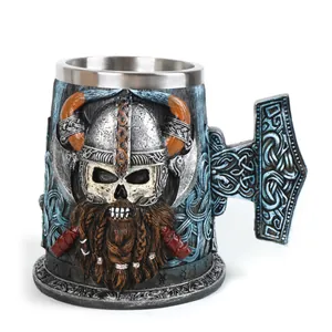 Gedetailleerde Viking-bierpul met reliëf schedelontwerp en roestvrijstalen voering