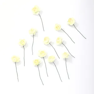 Zarte Mini-Papierrosen in Creme für DIY-Hochzeits- und Geschenkbox-Dekorationen
