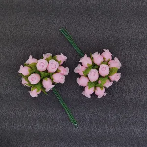 Nahaufnahme von rosa 12-Kopf-Kunstrosen für DIY-Hochzeitsdekorationen