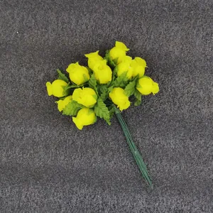 Detailansicht eines 12-köpfigen künstlichen gelben Rosenstraußes für Hochzeiten.