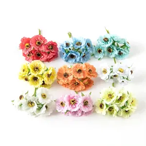 Assortimento di mini bouquet di camelie artificiali colorate per ghirlande DIY