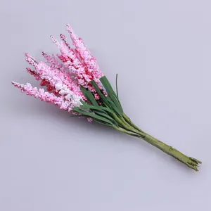 Detaillierte Makroansicht des rosa-weißen künstlichen Lavendel-Blumenstraußes für DIY
