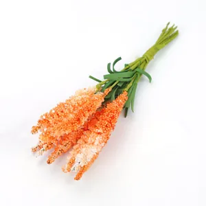 Detailansicht von künstlichem orangefarbenem Lavendelstrauß für DIY-Hochzeitsdeko