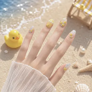 Vue détaillée d'autocollants 3D pour ongles canard et fleurs sur thème de plage d'été