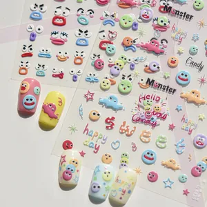 Détail d'autocollants pour ongles 3D mignons avec visages de dessins animés