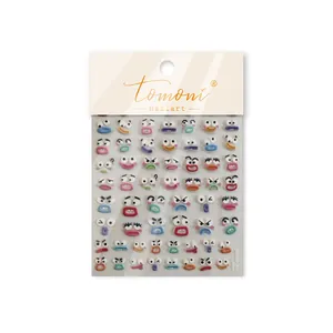 Détail des autocollants à ongles emoji Tomoni avec de mignons visages
