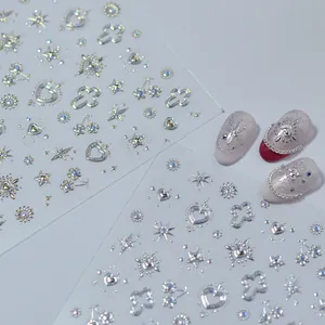 Autocollants à ongles métalliques argentés motifs étoiles et cœurs pour nail art.