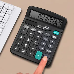 Primer plano de la calculadora electrónica de 12 dígitos con una clara disposición de botones.
