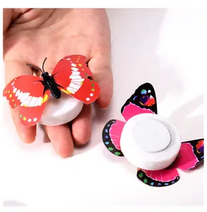 Nahaufnahme Detail der LED bunten leuchtenden Schmetterling Nachtlicht Wandaufkleber.