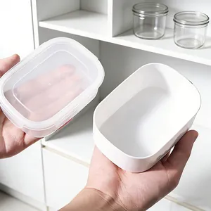 Caja de almacenamiento de alimentos de plástico detalle, ideal para meal prep, porciones y nevera.