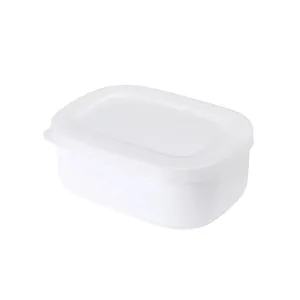Contenedor de alimentos de plástico blanco detalle, fiambrera rectangular compacta.