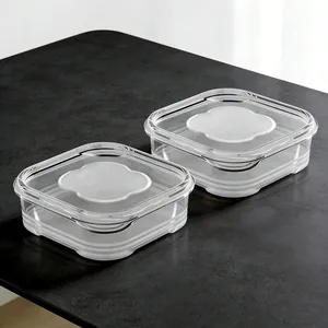Transparenter Kunststoff-Vorratsbehälter im Detail, Küchenorganizer für Kühlschrank und Meal Prep.