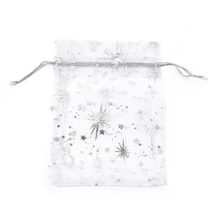 Sacchetto regalo in organza bianca con coulisse e stampa di stelle argento per cosmetici
