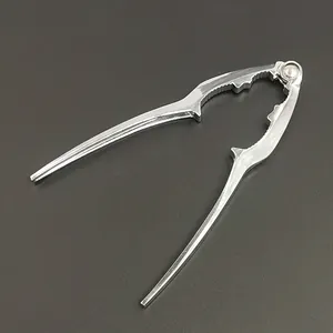 Outil casse-noix en métal multifonctionnel domestique pour noix et noisettes.