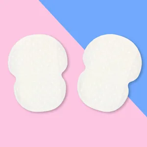 Vista dettagliata di assorbisudore ascellari bianchi usa e getta, protezioni traspiranti.