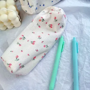 Jolie trousse à crayons florale en tissu gaufré, mini pochette de rangement papeterie.
