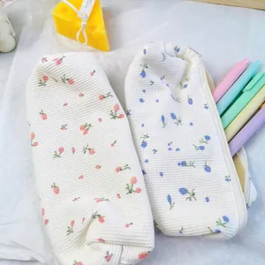 Trousse à crayons en toile à fleurs mignonne avec fermeture éclair, mini pochette de papeterie.
