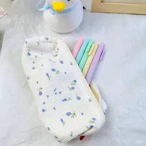 Trousse à crayons florale minimaliste, joli sac de rangement de papeterie esthétique.