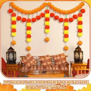 Künstliche Marigold-Blumengirlanden als festliche Wanddekoration für Diwali-Feste