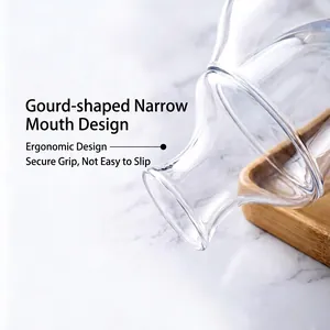 Jarra de vino de vidrio japonés con diseño ergonómico de cuello estrecho para agarre