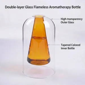 Minimalistischer bernsteinfarbener doppelwandiger Glas-Aromatherapie-Flakon.