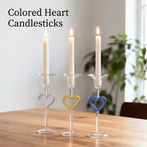 Elegantes candelabros de corazón en vidrio alto estilo europeo rosa amarillo azul.