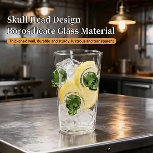 Bierpul van borosilicaatglas met ingebedde schedel en dikke wanden voor koude dranken