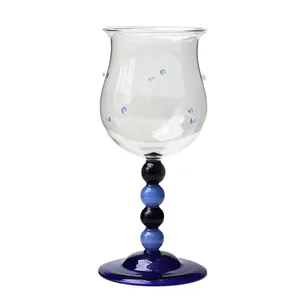 Eleganter französischer Retro-Champagnerkelch mit blauem Perlenstiel und gepunktetem Glas