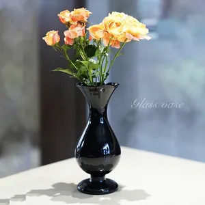 Eleganter französischer Vintage-Glasvase in Schwarz für Blumenarrangements
