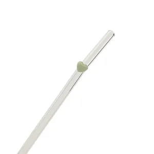 Wiederverwendbarer Glasstrohhalm aus Borosilikatglas mit grünem Herz-Dekor-Element