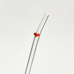 Kreativer wiederverwendbarer Glasstrohhalm mit süßer kleiner roter Herzdekoration