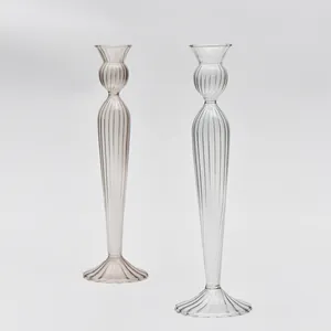 Set mit 2 französischen Kerzenhaltern aus geripptem Glas für elegante Deko