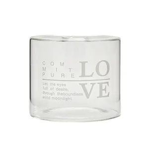 Vase créatif en verre transparent avec lettrage LOVE pour une décoration élégante