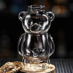 Creative bear-shaped transparent glass cocktail cup for bars and home use
