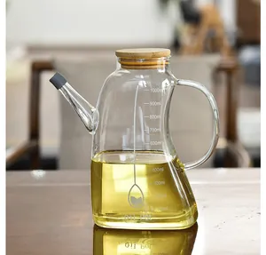 Detailed view of clear glass oil pot with 1000ml measurement markings and bamboo lid