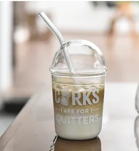 Vaso boba de cristal en forma de U resistente al calor con tapa de cúpula y pajita curva