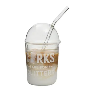 Vaso de vidrio en forma de U con tapa de cúpula y pajita para bebidas de café y leche